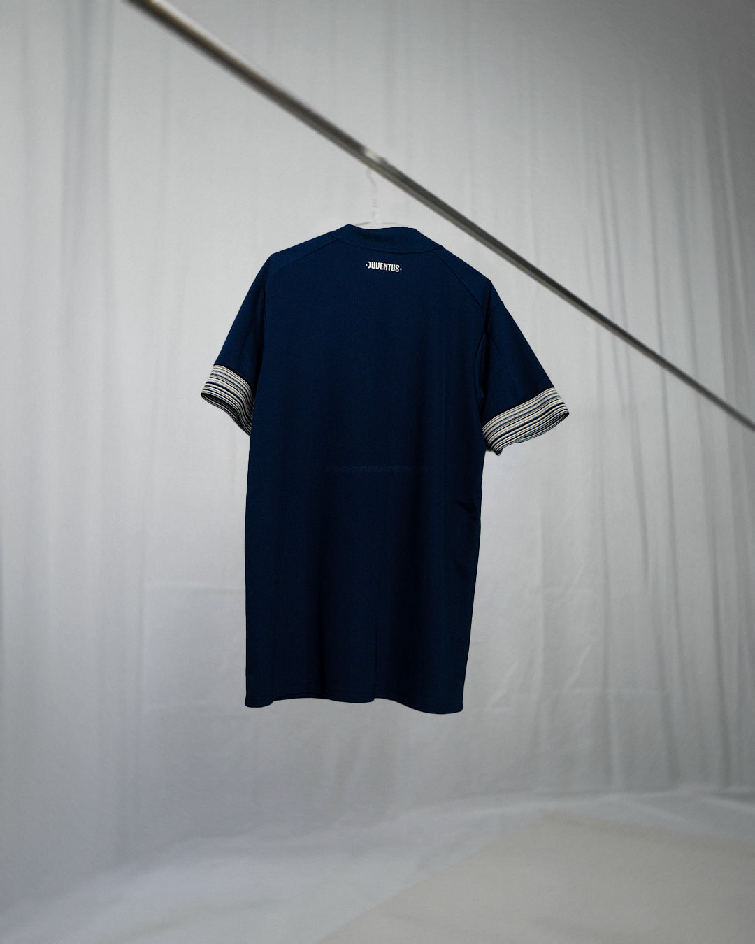 Juventus 2020/21 Away Shirt (L)