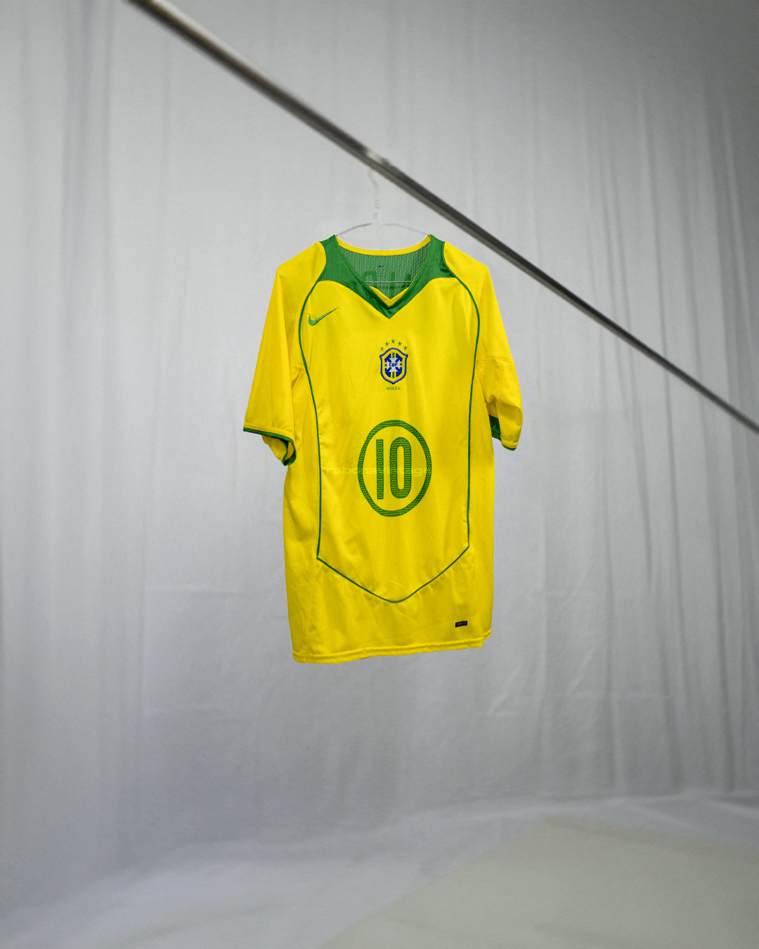 Brazil 2004 Ronaldinho Home Shirt (M)