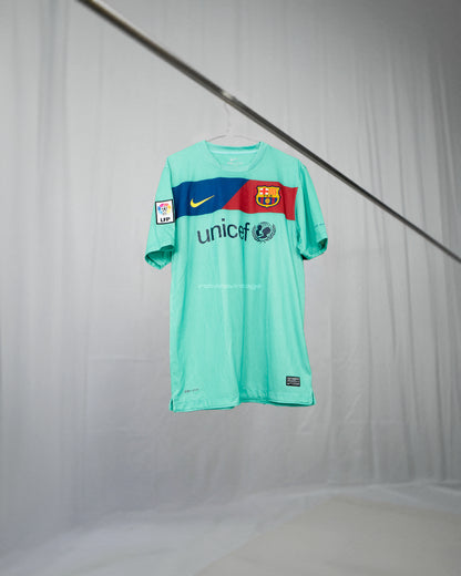 Barcelona 2010/11 Away Shirt (M)