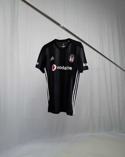 Besiktas 2018/19 Away Shirt (M)